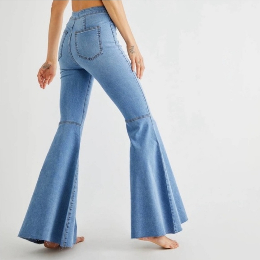 Free People Just Float On Flare Jeans Light Blue Wash Bell Bottom Size 26 Boho - Picture 5 of 13